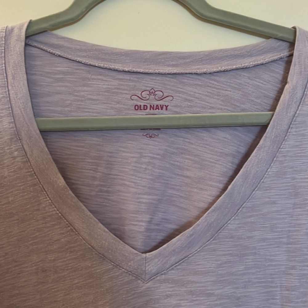 Old Navy Light Purple V Neck T-Shirt 100% Cotton - Picture 4 of 7